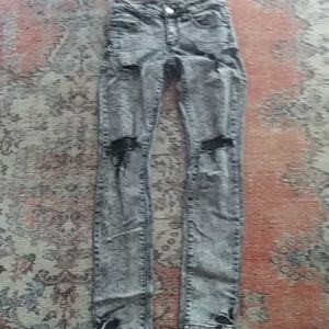 Ripped skinny jeans they are grey an black